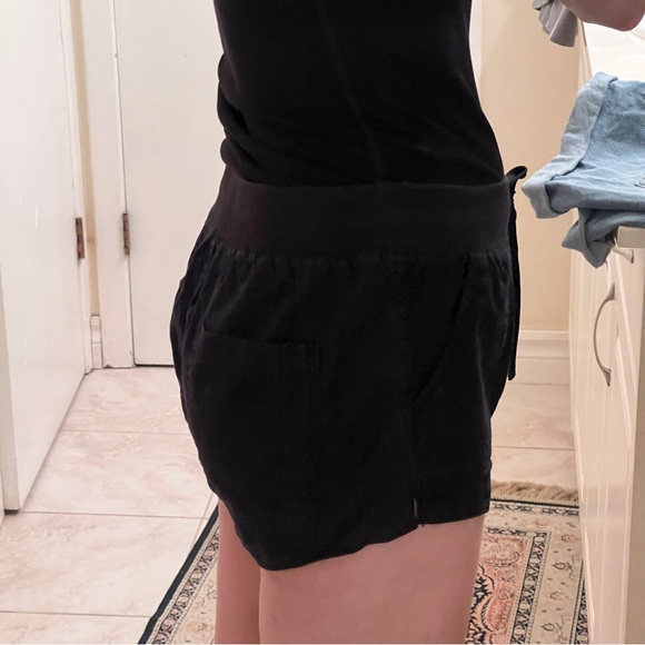 🖤black drawstring shorts - with pockets (size small) - Picture 10 of 12